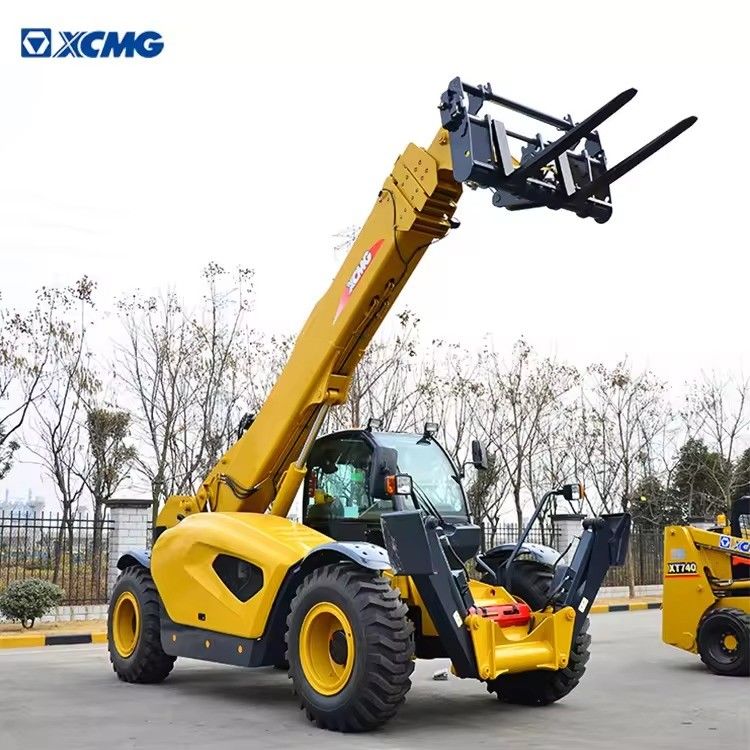 XC6 Telescopic Arm Forklift Working Platform 17MI Bucket Capacity Left/Right Drive Type